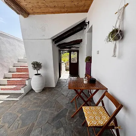 Hébergement de vacances Elia House Rustic Oasis *